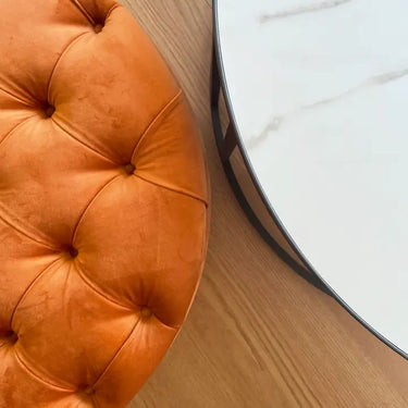 Set tavolino centrale e pouf terracotta con piano capitonné