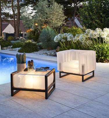 Mobili da giardino luminosi Yomi e tavolino da caffè