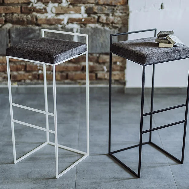 DISI bar stool white or black