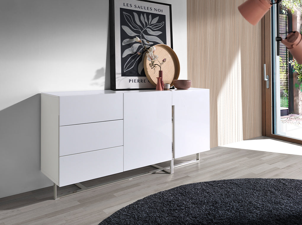 SIDEBOARD IN WHITE WOOD AND CHROME STEEL