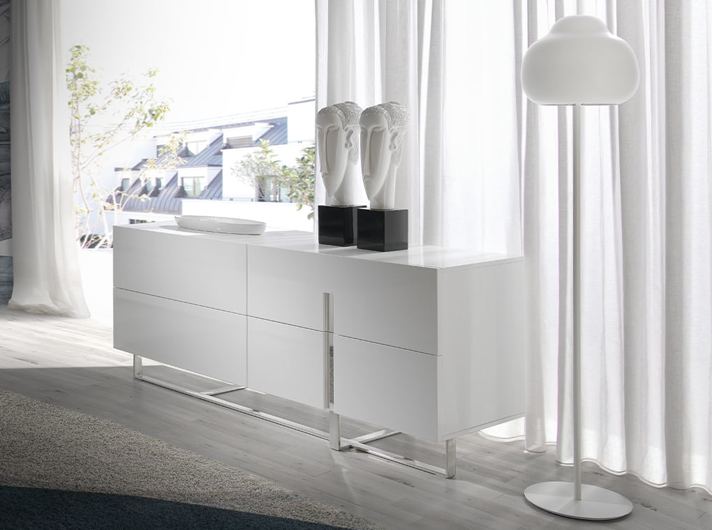 SIDEBOARD IN WHITE WOOD AND CHROME STEEL