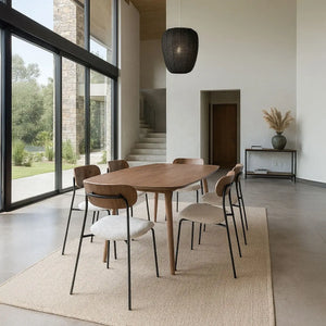 Set tavolo rettangolare CALLAO con finitura in legno effetto noce + 6 sedie in tessuto bouclé ecrù