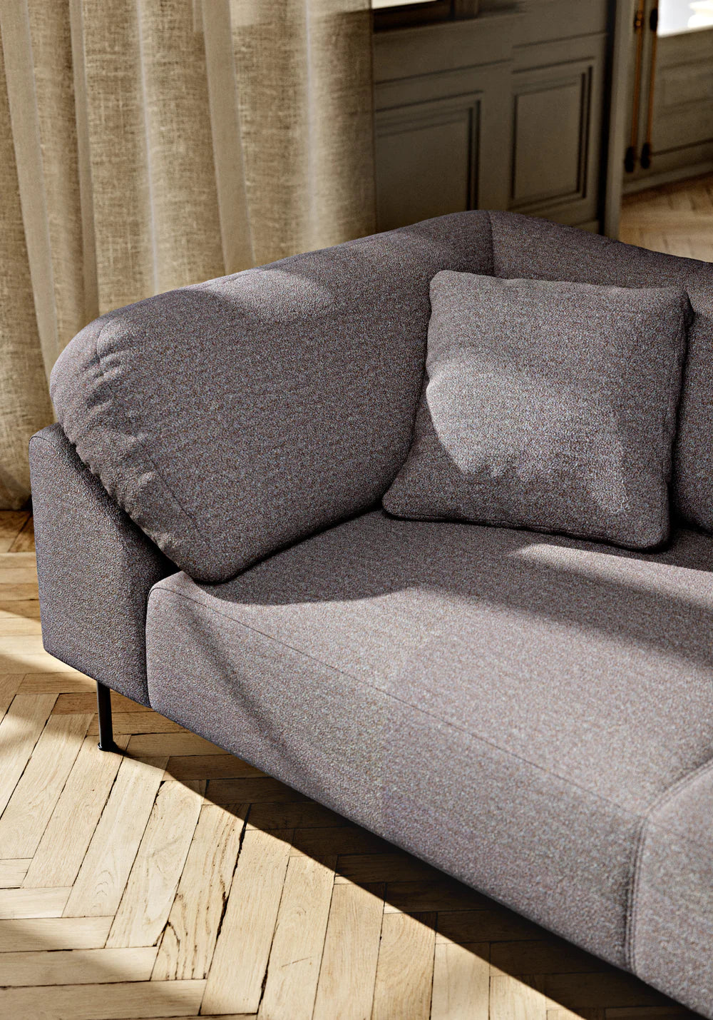 Collar 3 seater sofa in many colors and fabrics