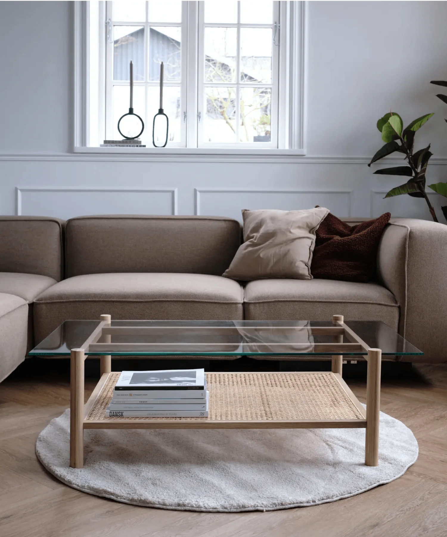 Coffee table with glass top in light, brown or black natural oak